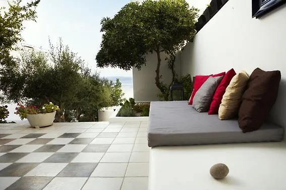 Casa Aiora Adamantas (Milos)